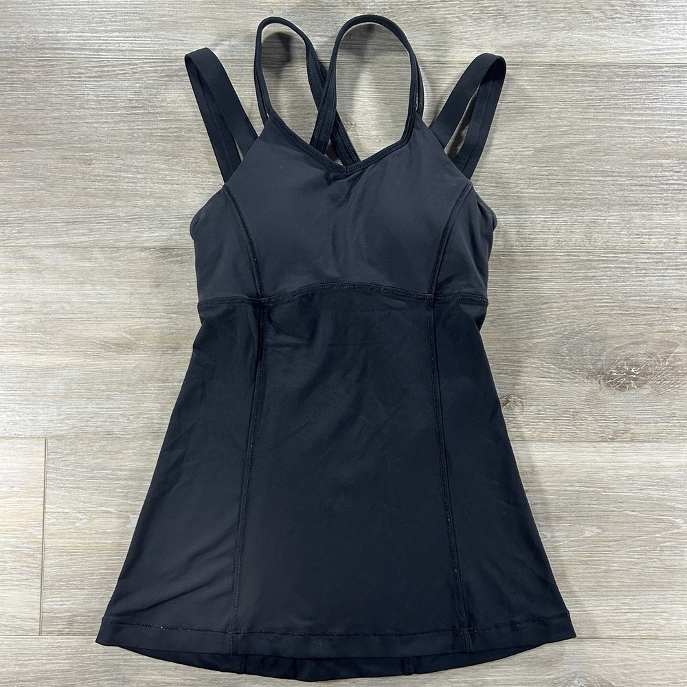 Lululemon Size 2 Back‎ Tank Top Built-in Bra Criss Cross Back